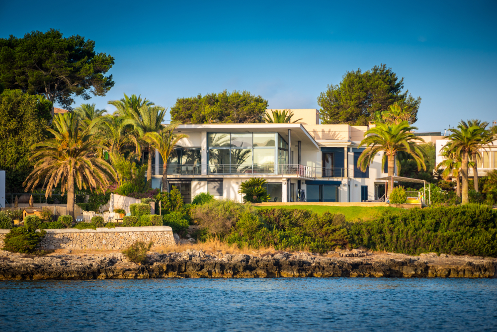 A €7 million loan to a structure ultimately owned by a UK non-dom